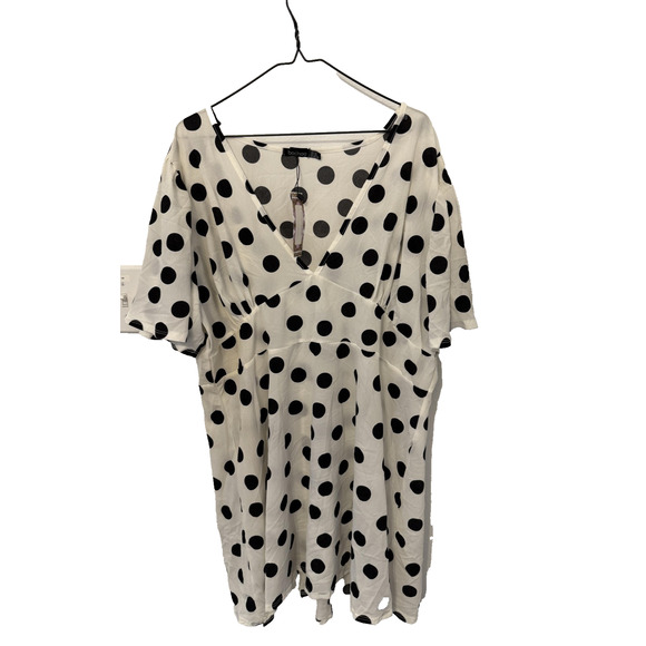 Boohoo Dress Womens 22 White Black Polka Dot Short Sleeve V Neck Flowy NWT Plus - Picture 1 of 6